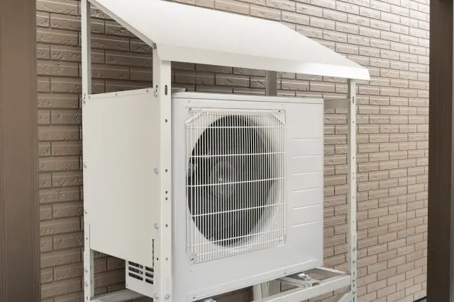 ヒートポンプユニットから水が漏れている